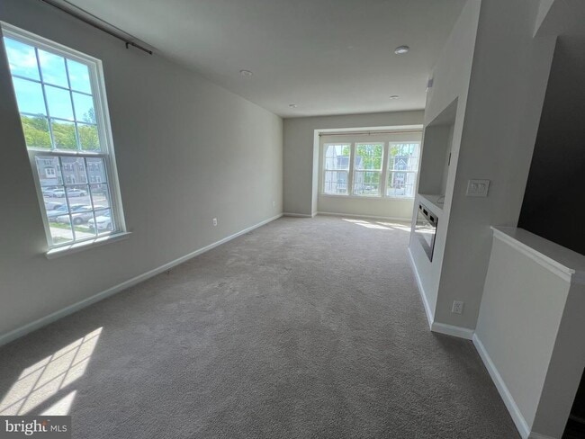Building Photo - 526 River Crest Way