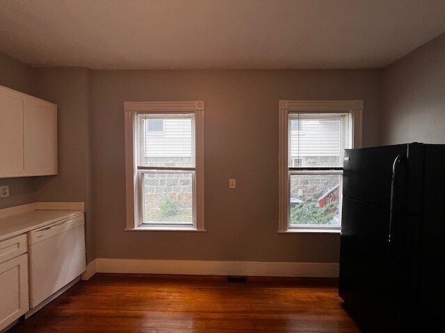 Building Photo - 11 Sunset St