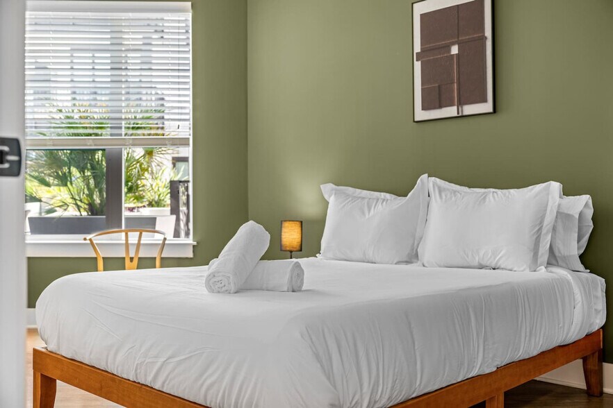 Building Photo - 3302 W Gray St