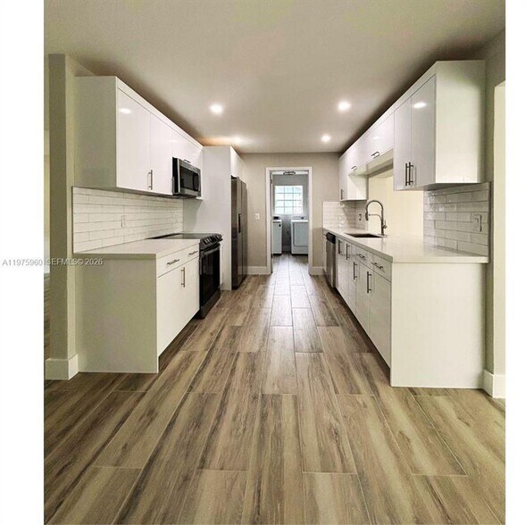 Building Photo - 5032 SW 94th Ave