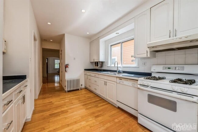 Building Photo - 114 S 5th Ave