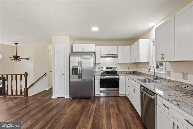 Building Photo - 136 Nightingale Ave