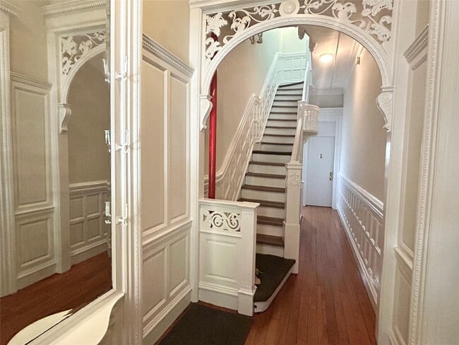 Building Photo - 250 W 137th St