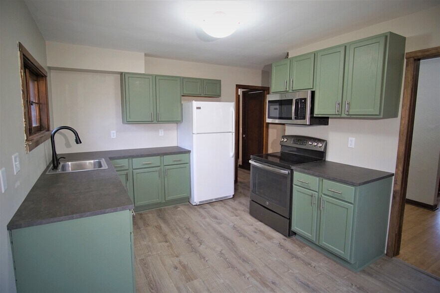 Primary Photo - 15234 Upper 61st St N