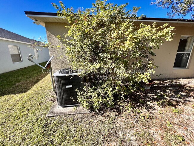 Building Photo - 5647 Sycamore Canyon Dr