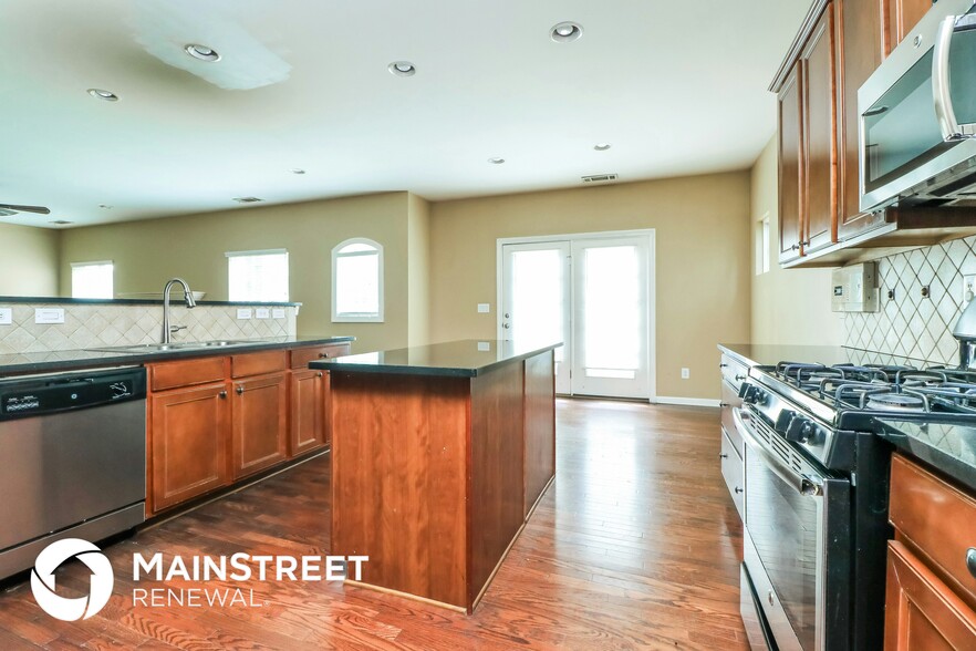 Building Photo - 9369 Opal Dr