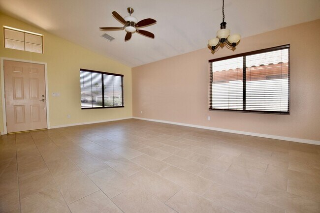 Building Photo - Excellent 4 bed 2 bath Ahwatukee Home!