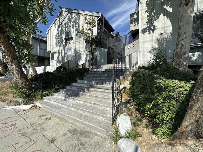 Building Photo - 9336 Van Nuys Blvd