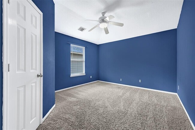 Building Photo - 26418 Richwood Oaks Dr