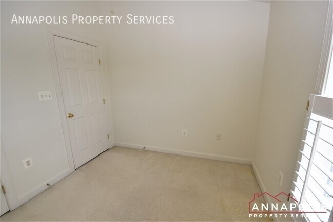 Building Photo - 310 Helmsman Alley