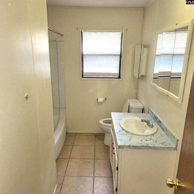 Building Photo - 713 Humphrey St