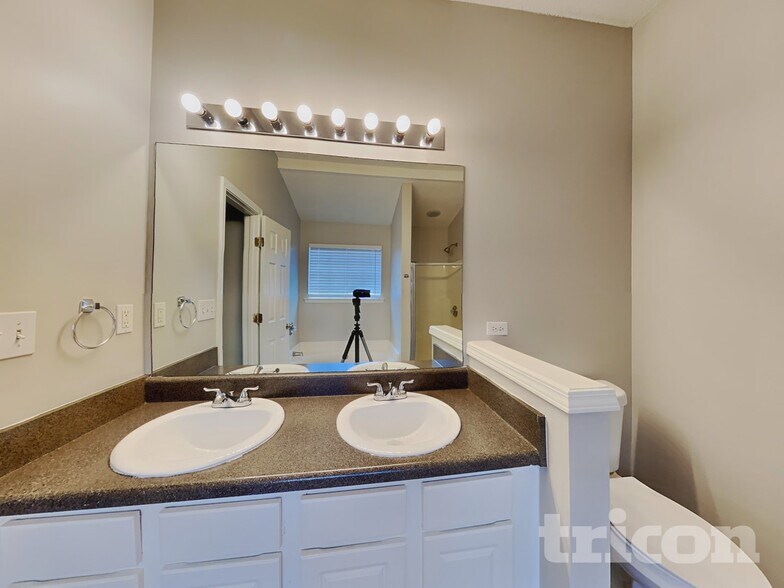 Building Photo - 211 Beckenham Ln