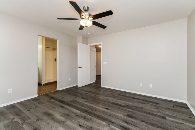 Building Photo - 12824 N Primrose St