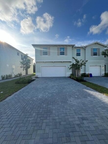 Building Photo - 4309 Hammock Grove Dr