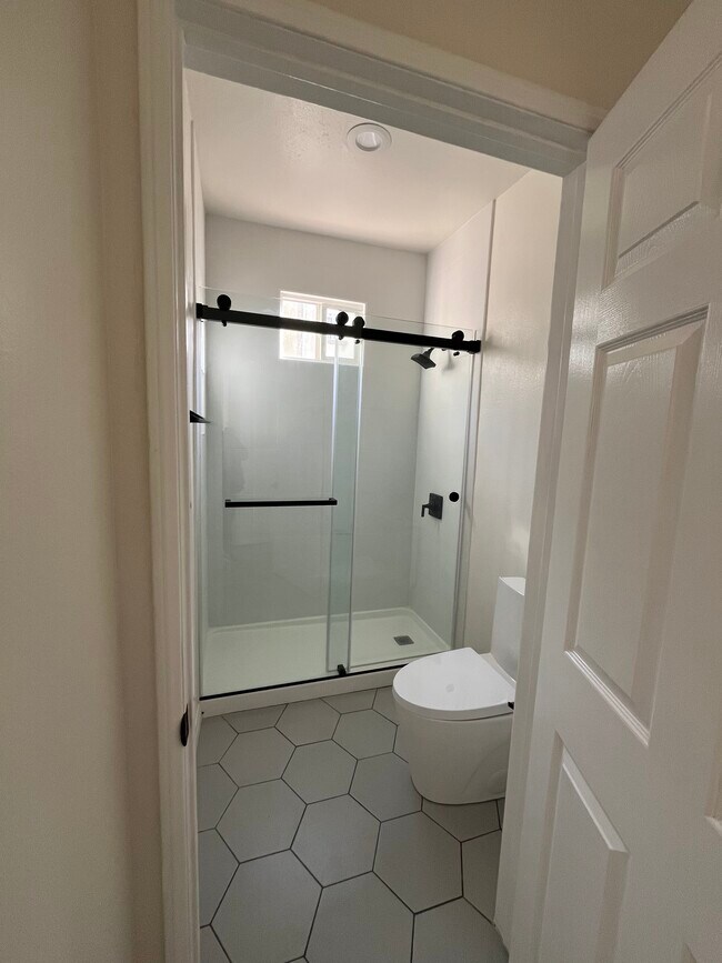 Building Photo - 5260 Premiere Hls Dr