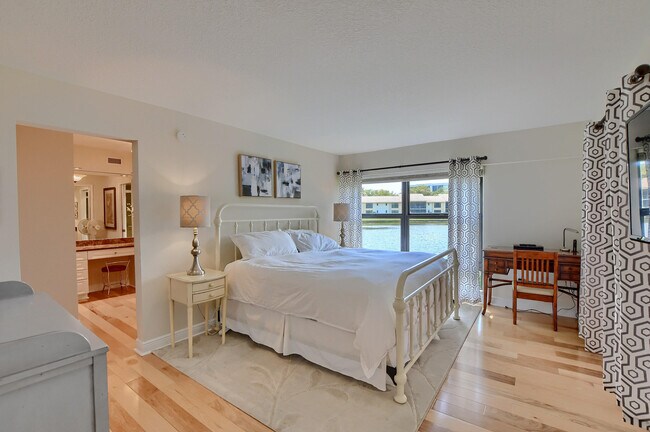 Building Photo - 6748 Willow Wood Dr