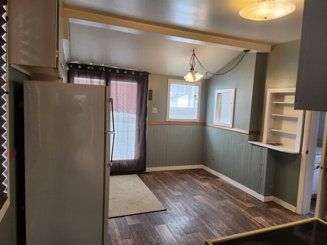 Building Photo - 610 W Water St