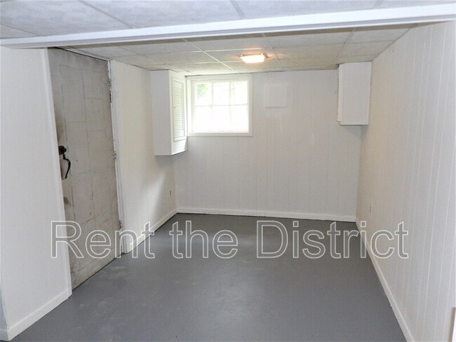 Building Photo - 4433 Fessenden St NW