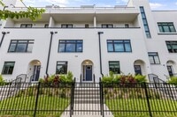 Building Photo - 266 Park Lake St