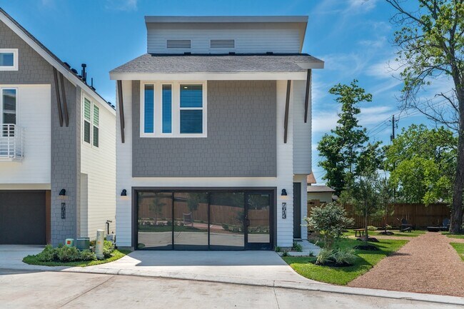 Building Photo - 7613 Victory Reserve St