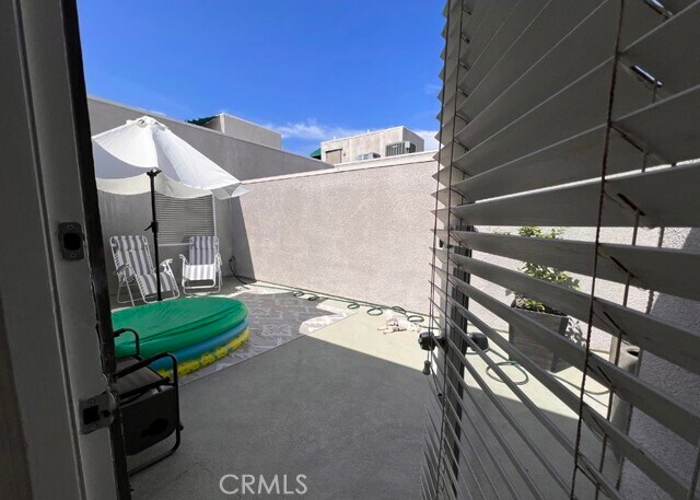 Building Photo - 1617 S Beverly Glen Blvd