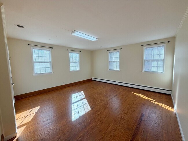 Building Photo - Mitchell College Historic District - 3BR / 4BA