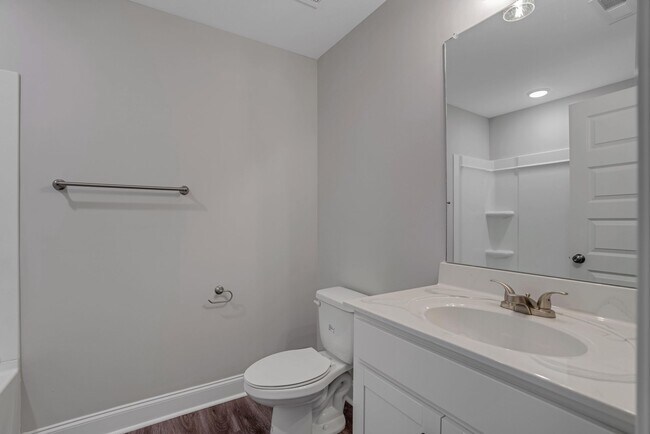 Building Photo - Excell Pointe 2 Bedroom Townhomes