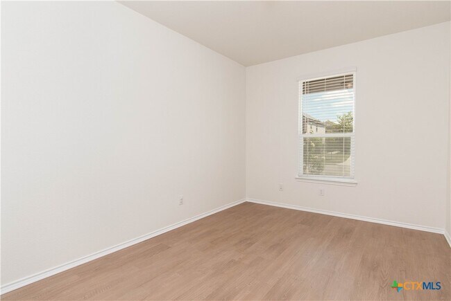 Building Photo - 661 Bailey Park Dr