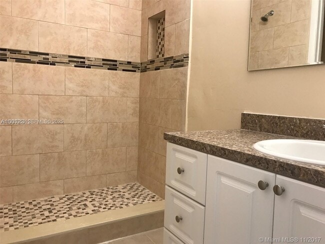 Building Photo - 1280 S Franklin Ave