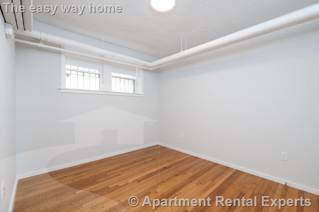 Building Photo - 19 Forest St