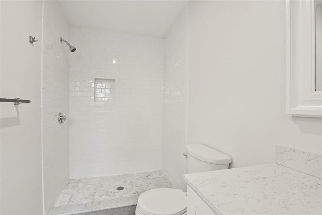 Building Photo - 24 Blackburn St