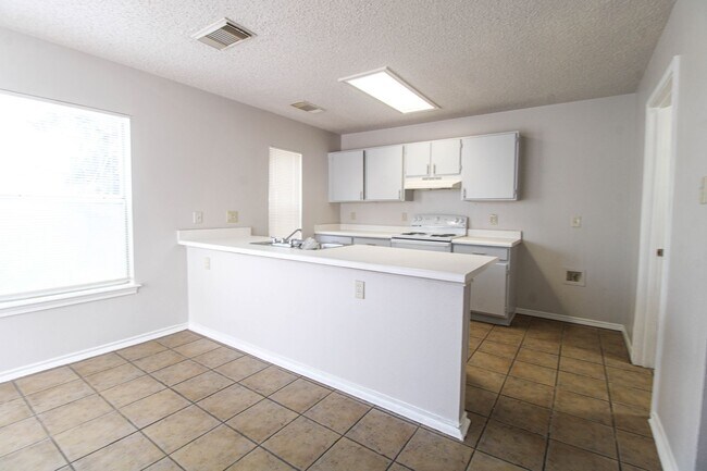 Building Photo - 5515 Kenton Bluff