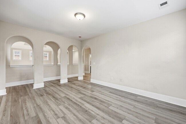 Building Photo - 109 Lac Courte