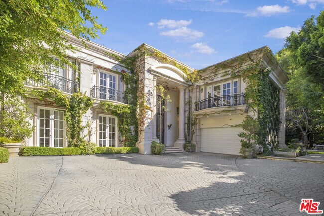 Building Photo - 9742 Wendover Dr
