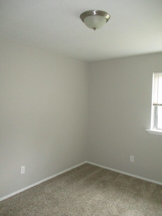 Building Photo - 4018 Ambrose Dr