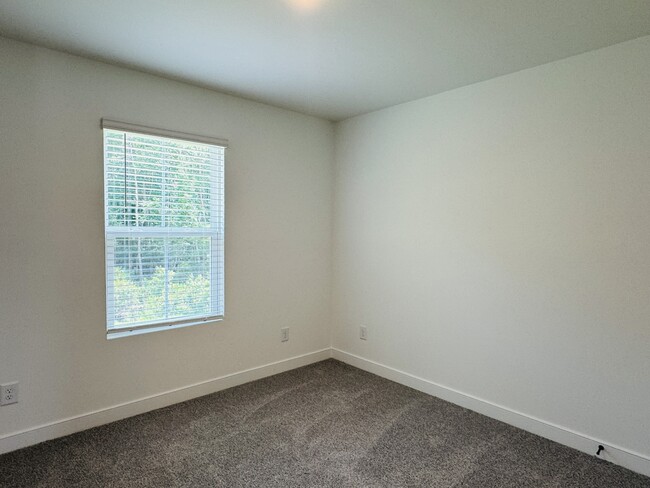 Building Photo - 148 Kingswood Ter