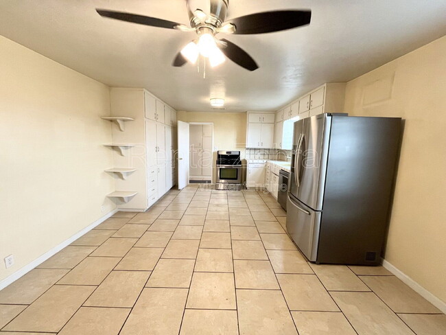 Building Photo - 11986 E Harvey Pettit Rd