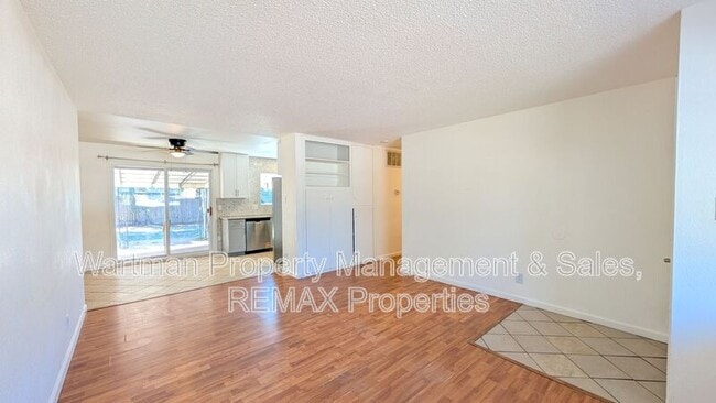 Building Photo - 3003 Gomer Ave