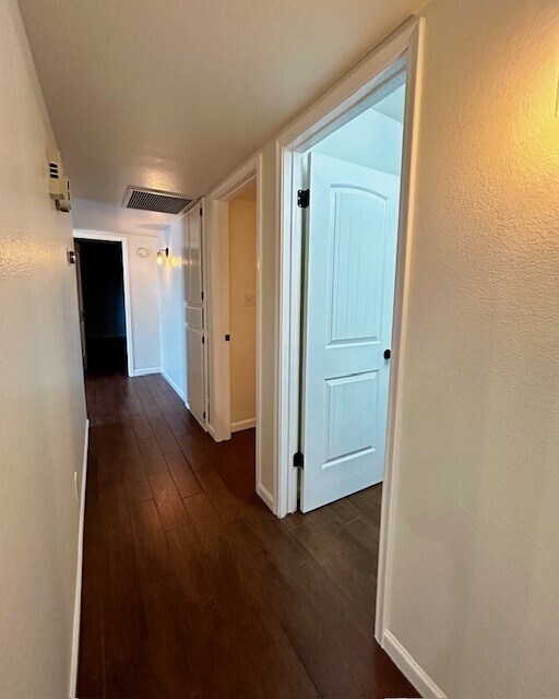 Building Photo - 2619 E Windsor Ave