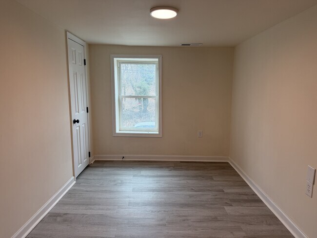 Building Photo - 113 E Addition St