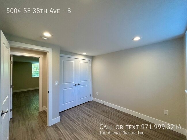 Building Photo - 5004 SE 38th Ave