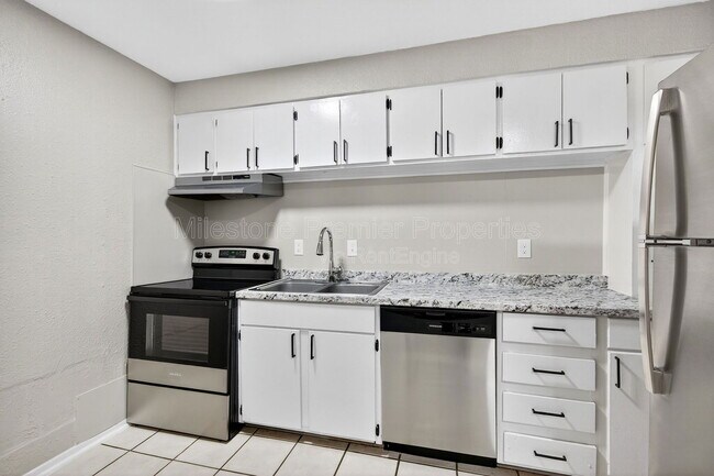 Building Photo - 816 S Crockett St