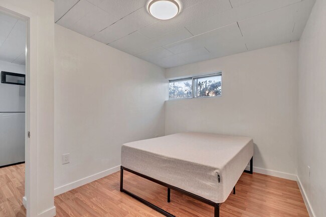 Building Photo - Spacious 4-Bed Unfurnished Home