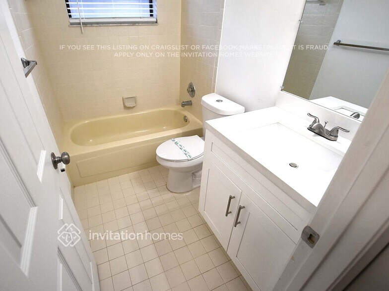 Building Photo - 5514 SW 89th Ave
