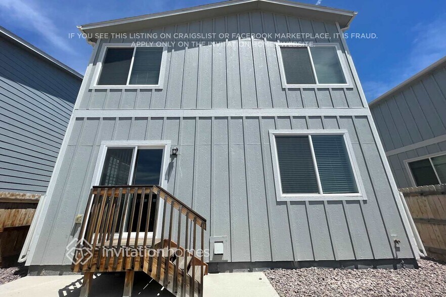 Building Photo - 11147 House Finch Ln
