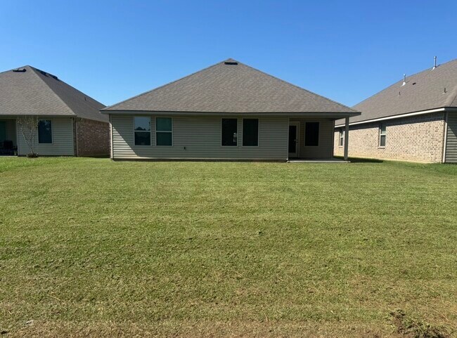 Building Photo - 105 Whirlaway Dr