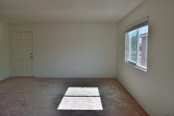 Building Photo - 1561 W 204th St