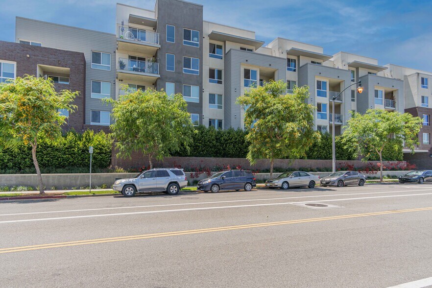 Building Photo - 12655 Bluff Creek Dr