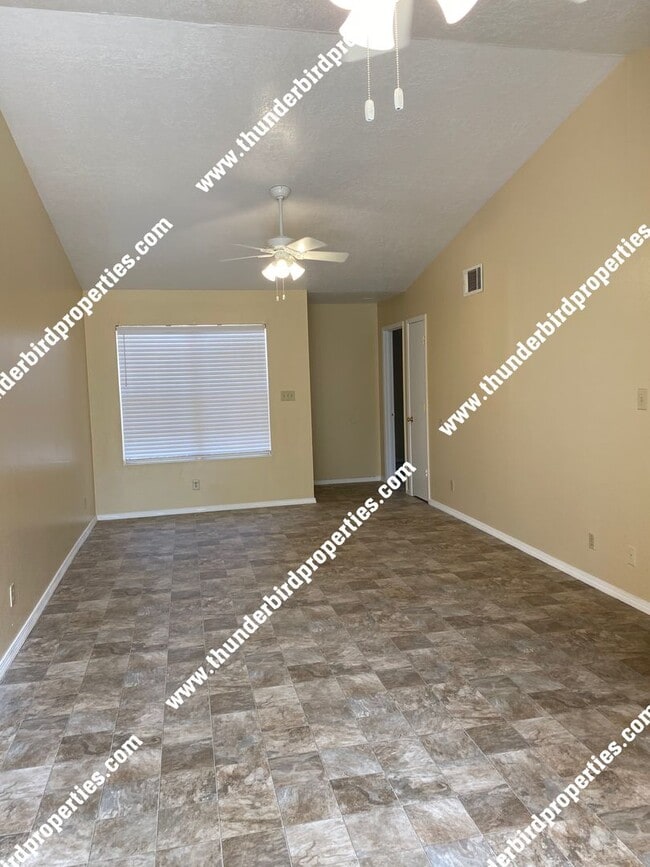 Building Photo - Taylor Ranch