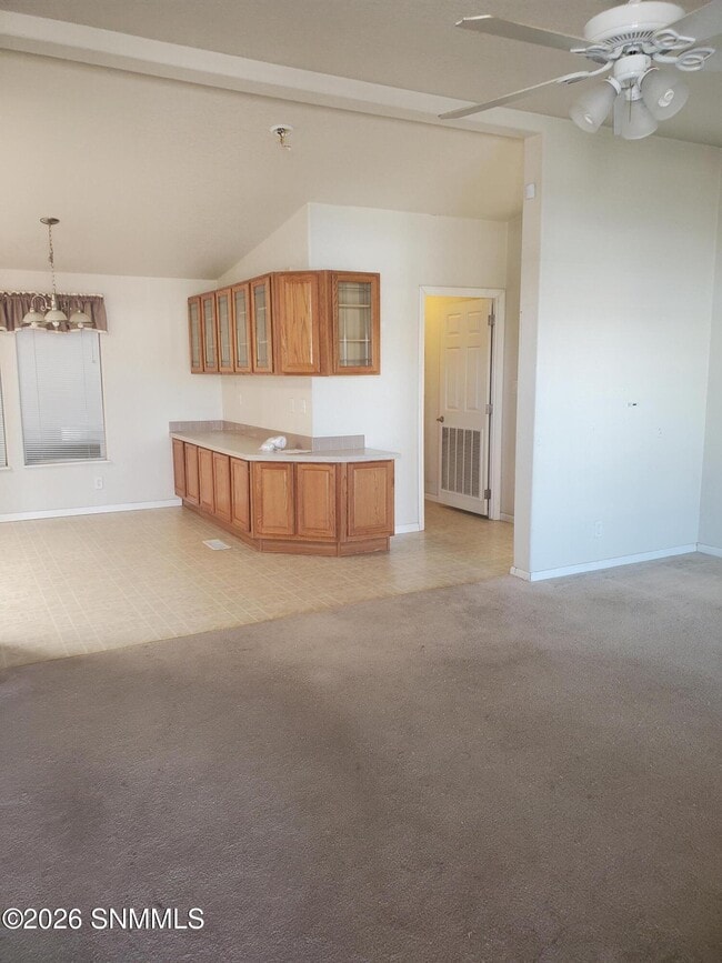 Building Photo - 855 W Picacho Ave